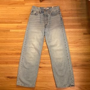 Blue ribcage straight leg Levi’s jeans
